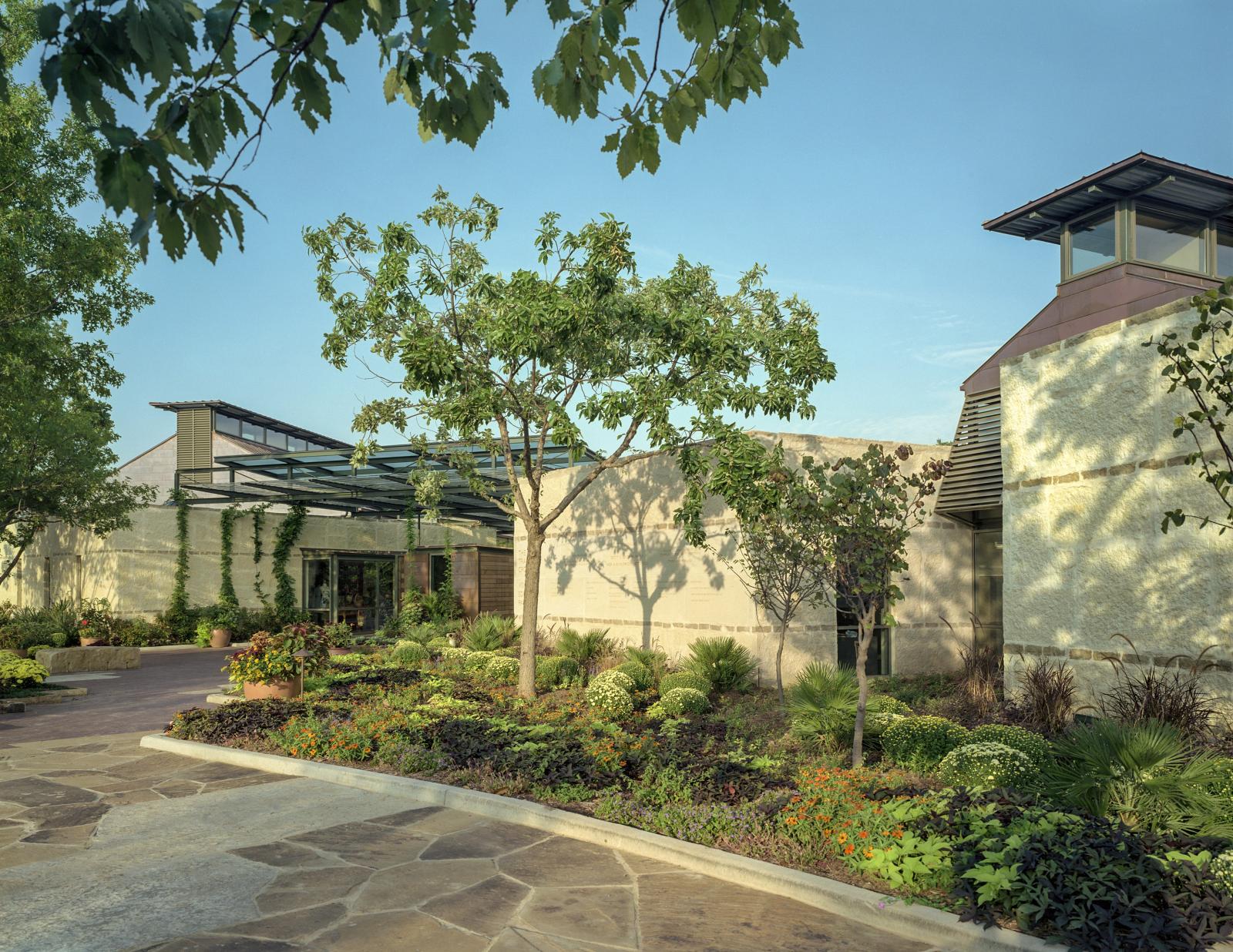 RLG Dallas Arboretum's Trammell Crow Visitor Education Pavilion